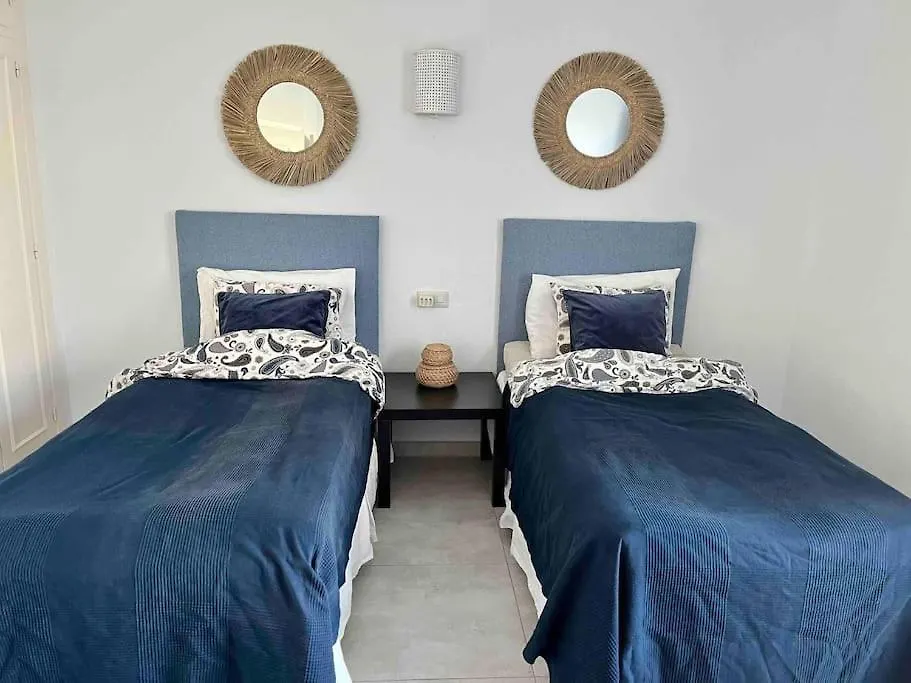 Nyrenoverat! Beachfront Townhouse Med Pool Màlaga