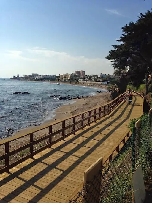 Prázdninový dům Nyrenoverat! Beachfront Townhouse Med Pool Màlaga