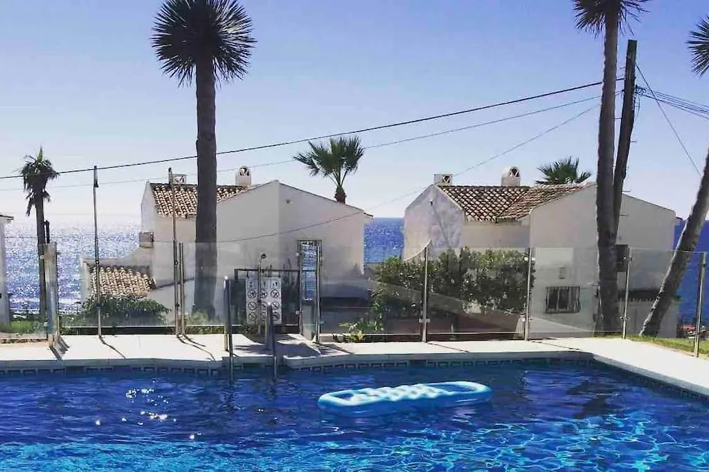 Nyrenoverat! Beachfront Townhouse Med Pool Màlaga