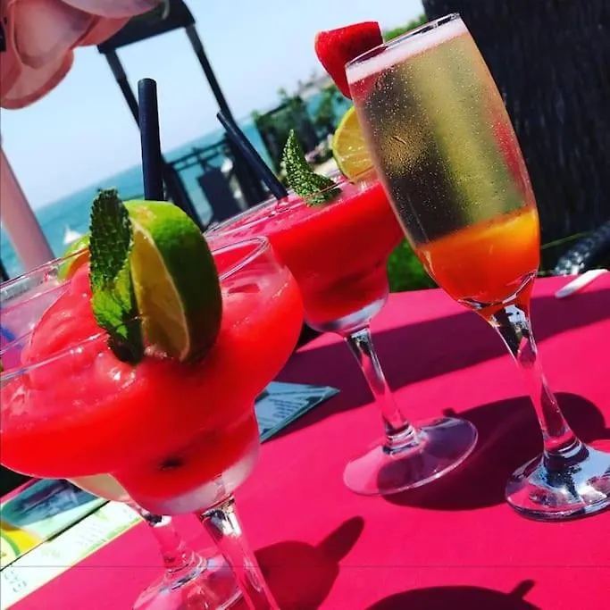 Nyrenoverat! Beachfront Townhouse Med Pool Màlaga Španělsko