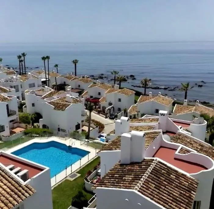 Nyrenoverat! Beachfront Townhouse Med Pool Malaga Holiday home