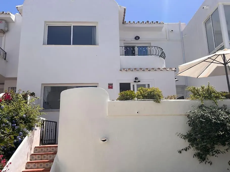 Holiday home Nyrenoverat! Beachfront Townhouse Med Pool Malaga