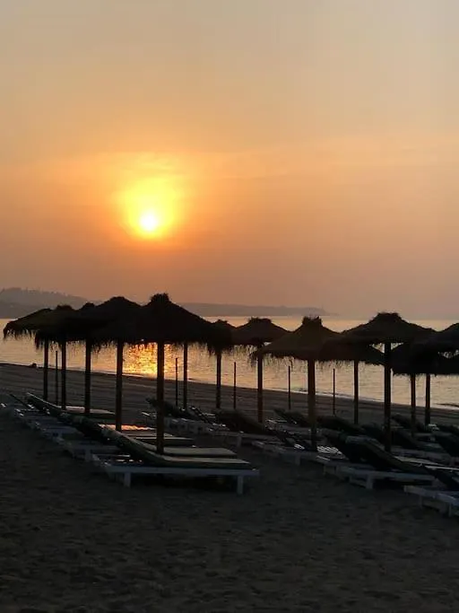 Nyrenoverat! Beachfront Townhouse Med Pool Malaga Holiday home