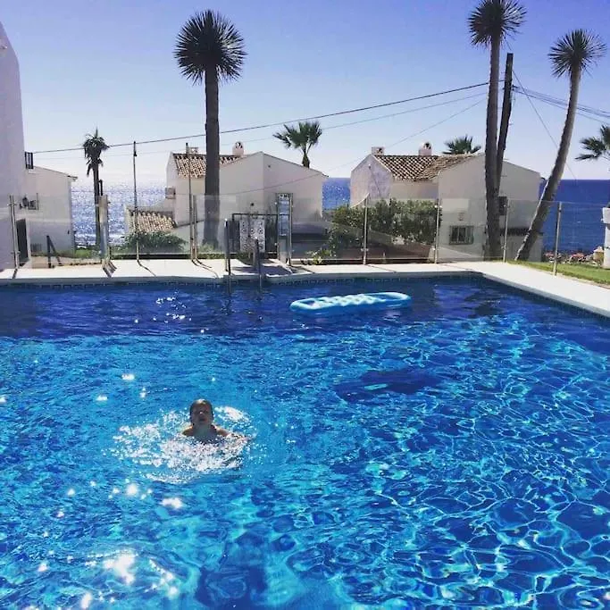 Holiday home Nyrenoverat! Beachfront Townhouse Med Pool Malaga