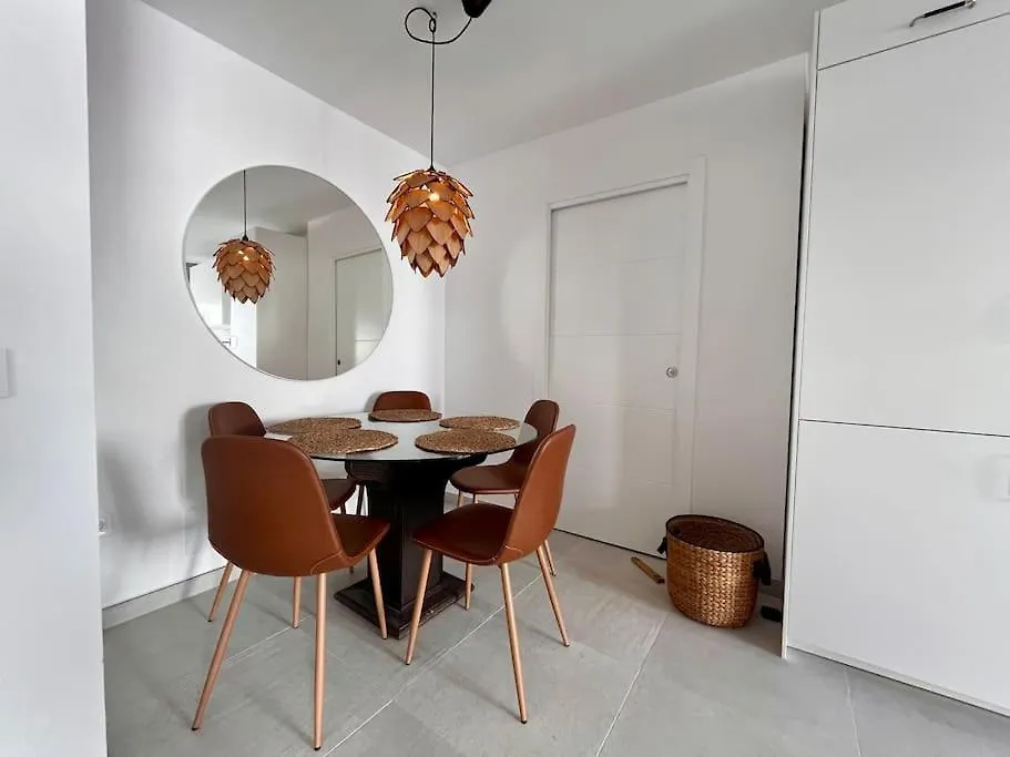 Nyrenoverat! Beachfront Townhouse Med Pool Malaga