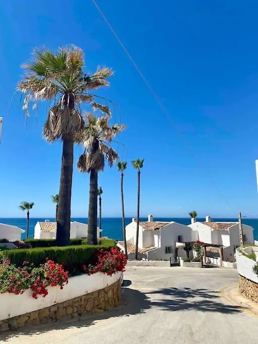 Nyrenoverat! Beachfront Townhouse Med Pool Malaga Spain